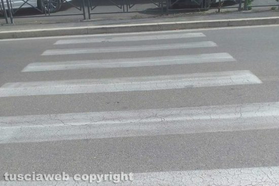 Bolsena - L'attraversamento pedonale in viale Cristoforo Colombo