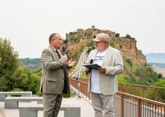 Bagnoregio - La partenza della carovana di Destinazione Capo Nord - Giulio Zelli e Salvatore Regoli