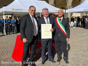 Al centro Mauro Bianchi premiato con l'onorificenza al merito della Repubblica