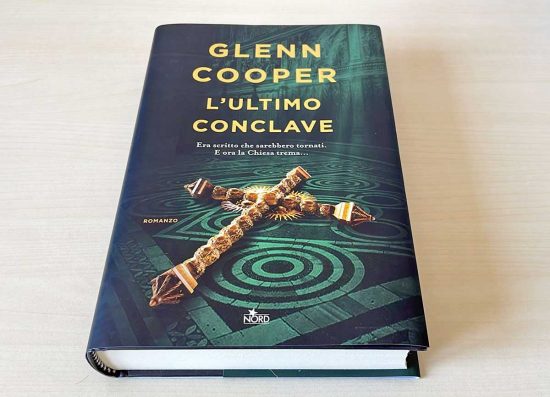 Il libro "L'ultimo conclave" di Glenn Cooper
