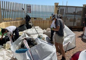 Civitavecchia - Le attrezzature di pesca illegali sequestrate dalla guardia costiera