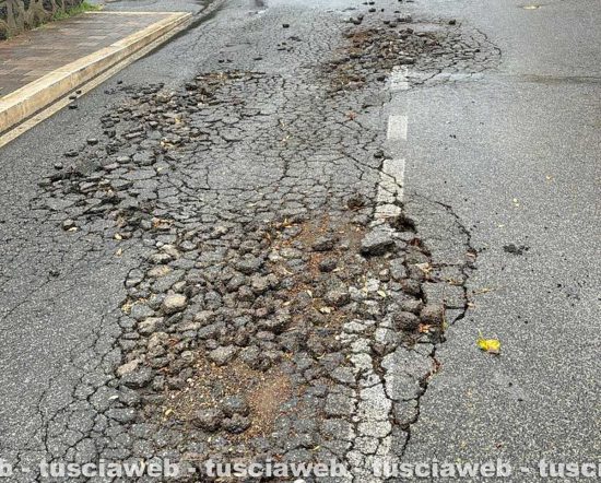 Maltempo a Bassano Romano - L'asfalto deteriorato 