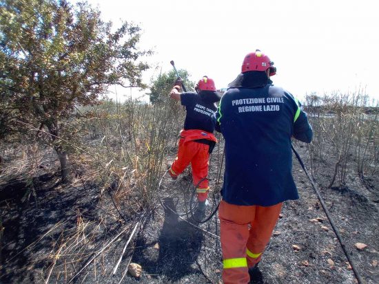 Sterpaglie in fiamme a Tuscania