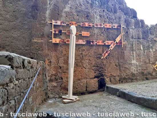 Capranica - Centro storico - Atti vandalici alle opere di Sogni di Luce
