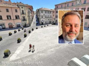 Viterbo - Piazza del comune lastricata - Nel riquadro Emanuele Aronne