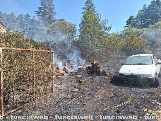 Vetralla - Incendio a Tre Croci