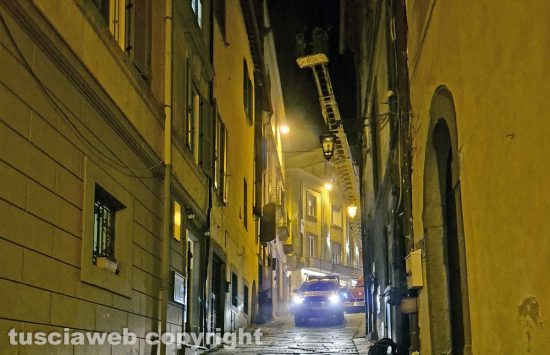 Montefiascone - In fiamme la canna fumaria in un ristorante - L'intervento dei vigili del fuoco