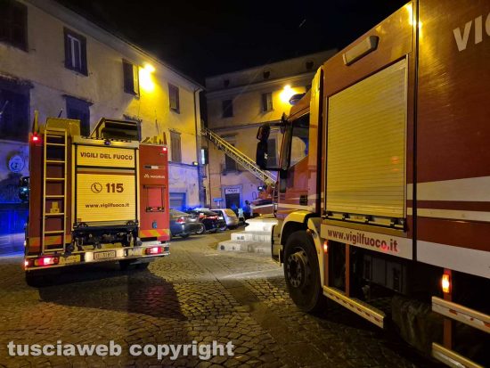 Montefiascone - In fiamme la canna fumaria in un ristorante - L'intervento dei vigili del fuoco