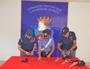 Rieti - Carabiniere libero dal servizio chiama il 112 per un furto in un'abitazione, quattro arresti