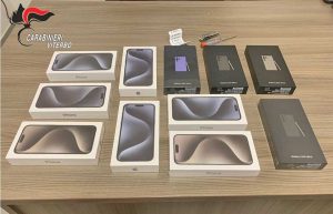 Sutri - Gli smartphone sequestrati