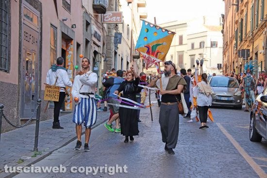 Ludika 1243 - La sfilata in centro