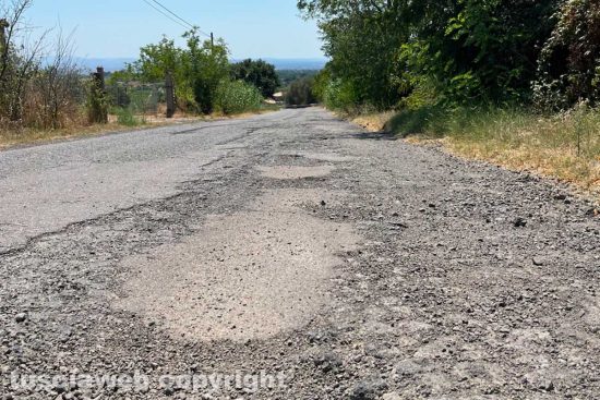 Montefiascone - Buche lungo via Commenda