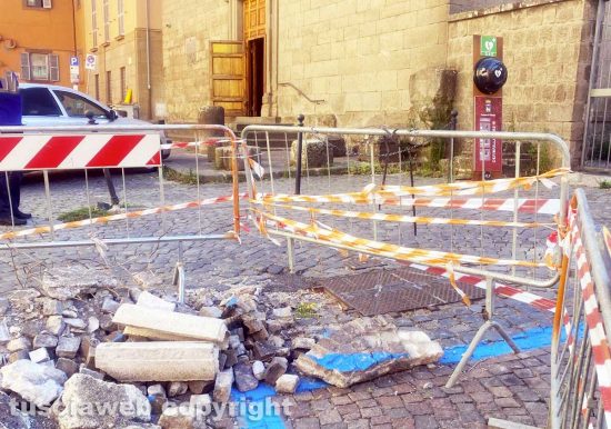 Viterbo - I lavori davanti alla chiesa di S. Sisto
