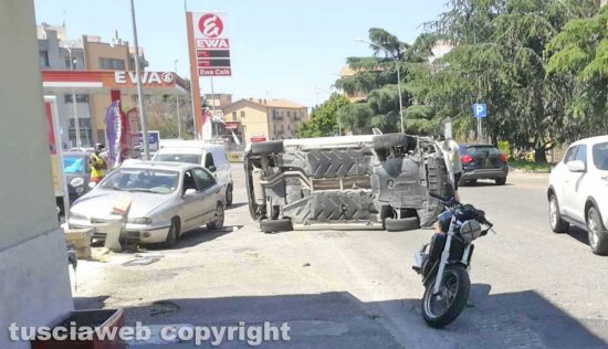 Viterbo incidente in via Vico Squarano