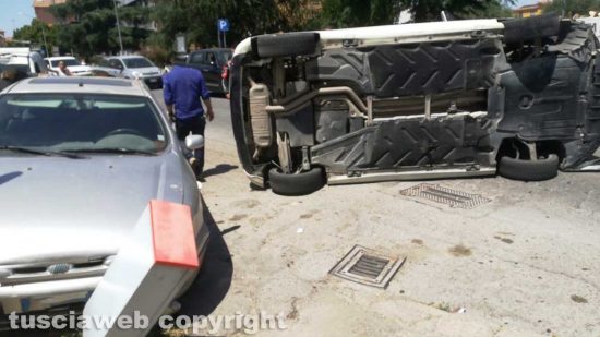 Viterbo incidente in via Vico Squarano