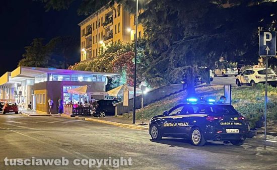 Viterbo - Una pattuglia della guardia di finanza al Sacrario