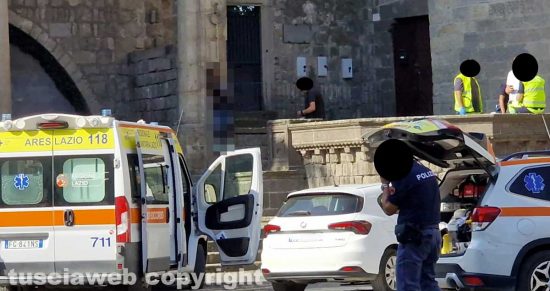 Viterbo - Giovane trovato impiccato in piazza San Lorenzo
