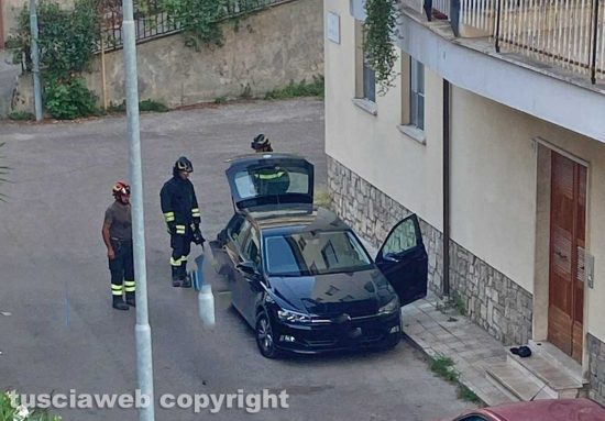 Orte - Fuga di carburante da un'auto a gas, abitazioni evacuate