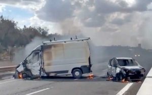 Brindisi - Assalto a un portavalori nel Salento, auto in fiamme e colpi di arma da fuoco