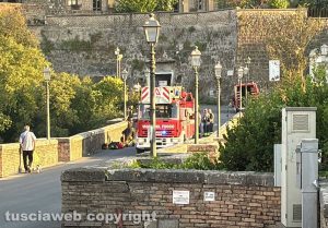Civita Castellana - Vigili del fuoco su Ponte Clementino