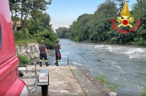 Lodi - Rinvenuto un cadavere nel fiume Adda - Intervento dei vigili del fuoco