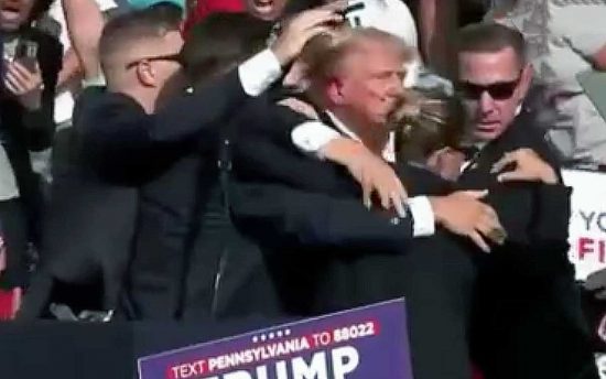 L'ex presidente Donald Trump è stato ferito durante un comizio