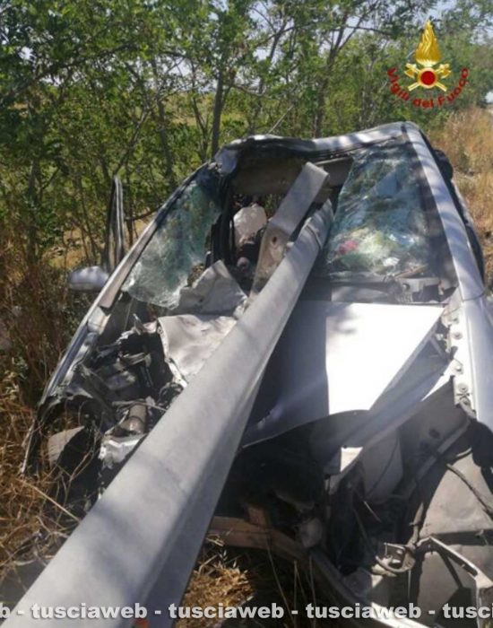 Incidente sull'Aurelia: auto va sbattere sul guard-rail