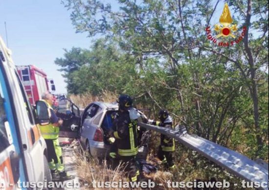 Incidente sull'Aurelia: auto va sbattere sul guard-rail
