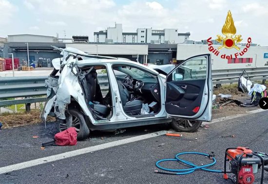 Maxi tamponamento sull'A4, un morto e 17 feriti