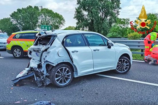 Maxi tamponamento sull'A4, un morto e 17 feriti