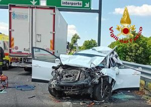 Maxi tamponamento sull'A4, un morto e 17 feriti