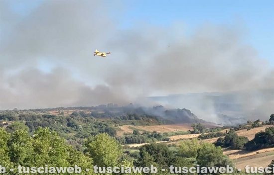 Incendio a Tuscania - Canadair in azione