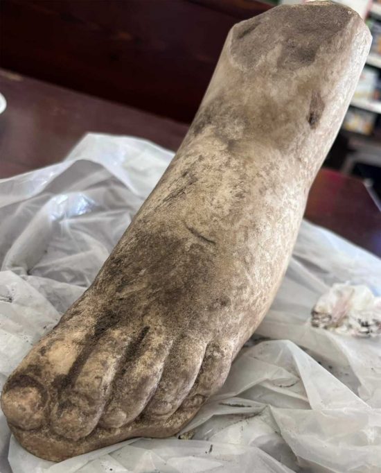 Fabrica di Roma - Trovato un piede marmoreo a Falerii Novi