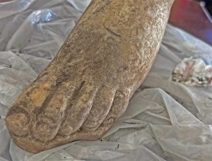 Fabrica di Roma - Trovato un piede marmoreo a Falerii Novi