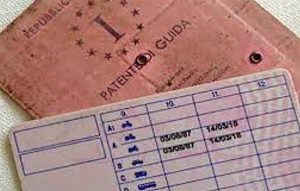 Viterbo - Sostiene l'esame di guida al posto di un altro, due denunce