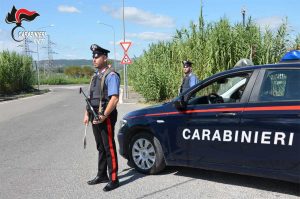 Fara Sabina - Non si ferma all'alta dei carabinieri e scatta l'inseguimento, fermato e denunciato