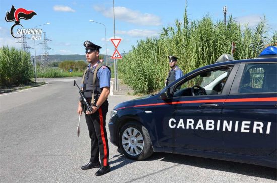 Fara Sabina - Non si ferma all'alta dei carabinieri e scatta l'inseguimento, fermato e denunciato