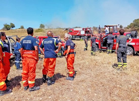 Monte Romano - Vasto incendio - Le squadre di intervento sul posto