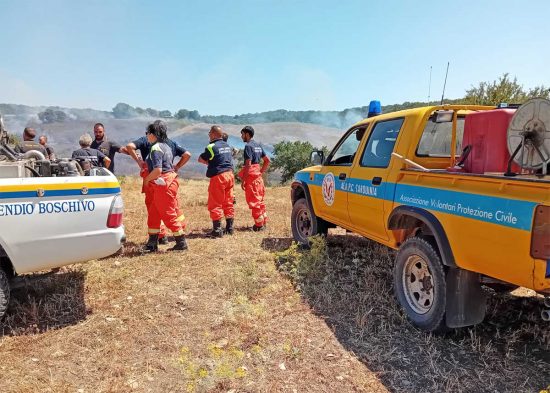 Monte Romano - Vasto incendio - Le squadre di intervento sul posto