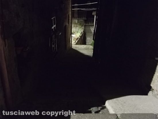 Ronciglione - Lampione non funzionante in via Borgo di Sopra