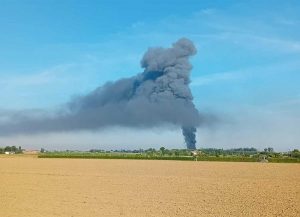 Fiscaglia - Fiamme in un'azienda di plastica nel Ferrarese, 2 feriti gravi - Foto dal profilo Facebook della sindaca Elena Rossi