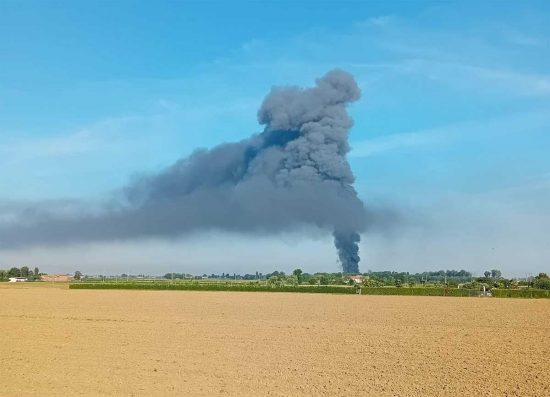 Fiscaglia - Fiamme in una azienda di plastica nel Ferrarese, 2 feriti gravi - Foto dal profilo Facebook della sindaca Elena Rossi 
