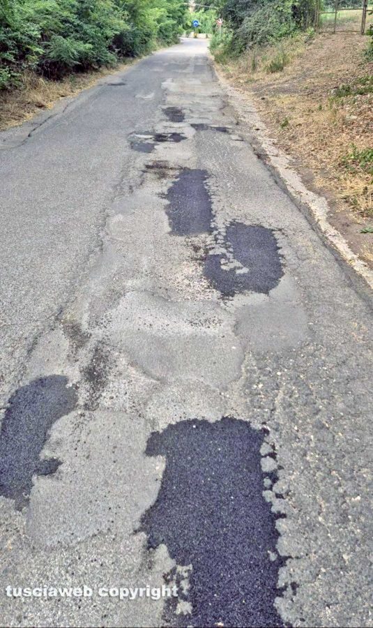 Viterbo - Strada Signorino rattoppata