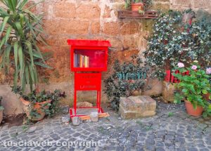 Capranica - Una nuova casetta dei libri nel borgo