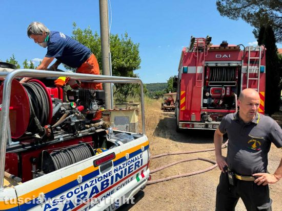 Bolsena - Incendio in località Montienzo - Vigili del fuoco e protezione civile