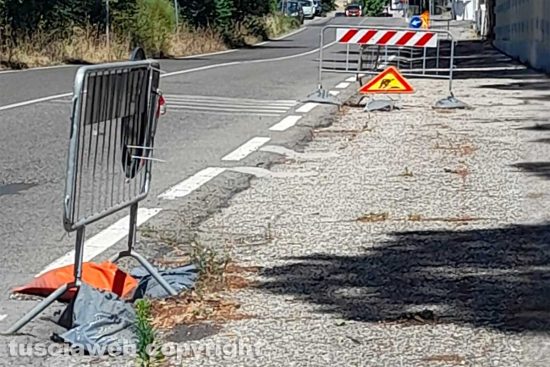 Viterbo - Le transenne lungo la Cimina