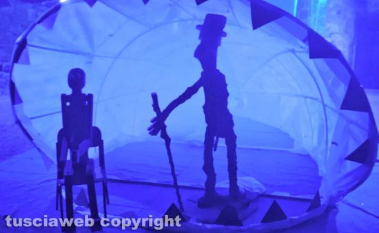 Capranica - Sogni di luce - Pinocchio, mastro Geppetto, il gatto e la volpe risplendono nel centro storico 