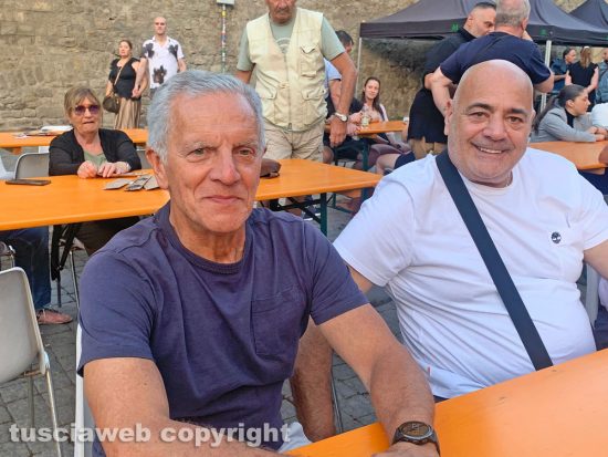Viterbo - Cena dei facchini a piazza San Lorenzo - Da sinistra il presidente del Sodalizio dei facchini di Santa Rosa Massimo Mecarini e il capofacchino Sandro Rossi 