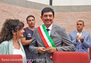 Civitavecchia - il neosindaco Piendibene indossa la fascia