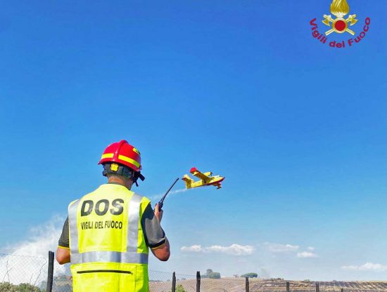Cerveteri - Le operazioni di spegnimento dell'incendio